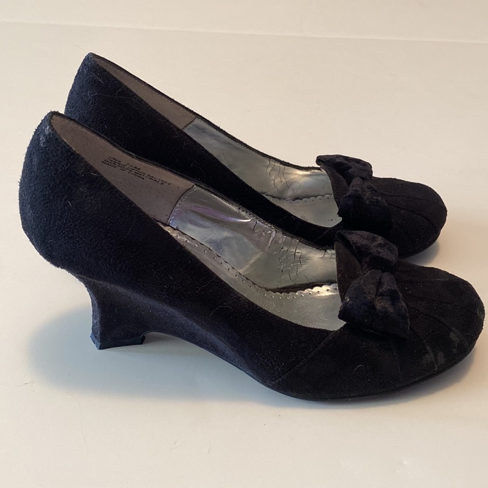 Black witchy , pinup wedges.  Retro vamp heels.  Size 7 1/2 m